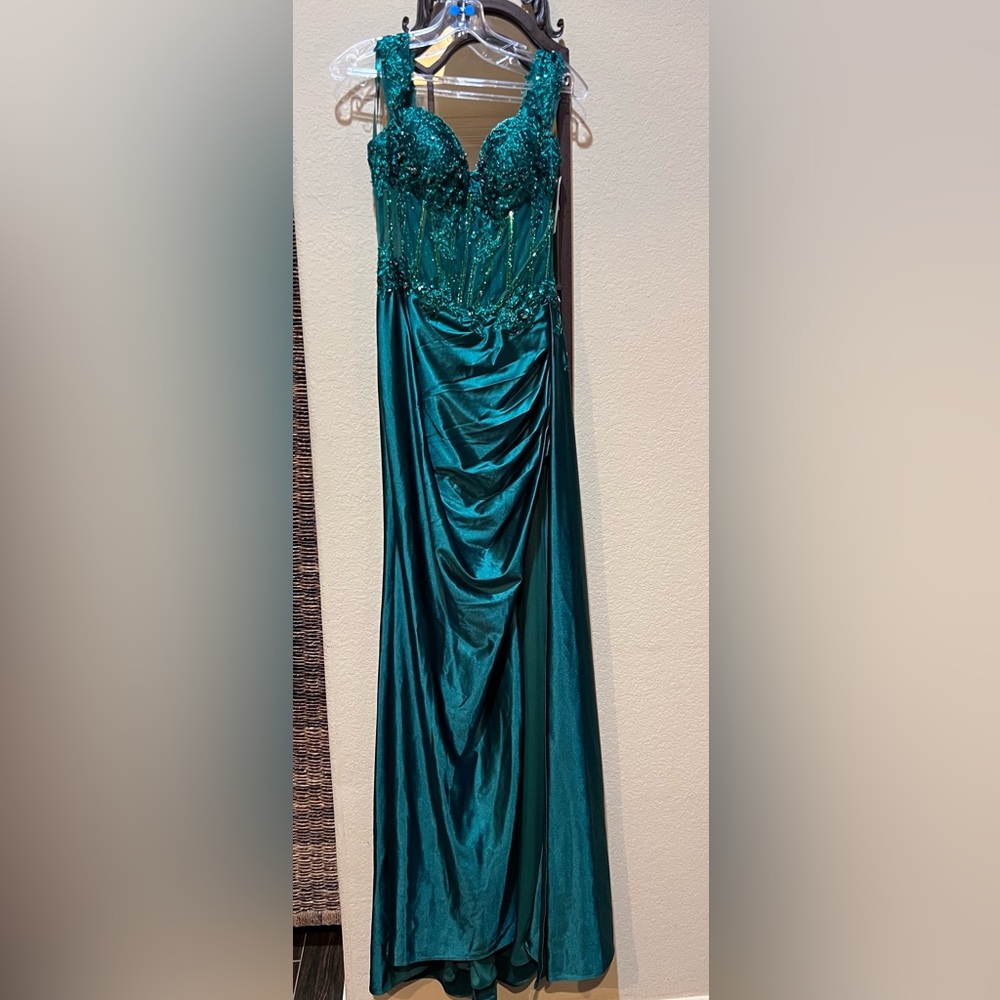Gorgeous Emerald green evening gown